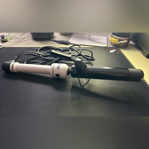 Hot Shot Tools Ceramic Curling Iron 1-1/4 Inch - Picture 2 of 2